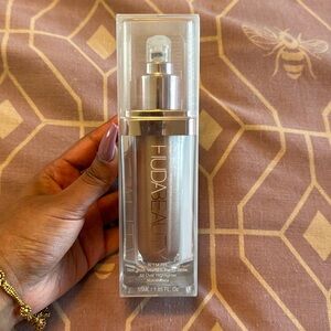 Huda beauty NYMPH all over liquid highlighter